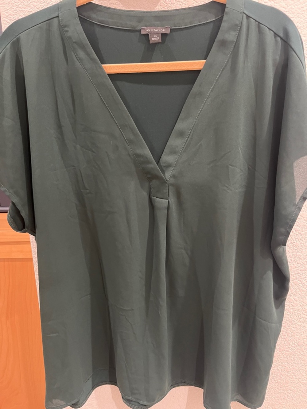 Ann Taylor Mixed Media Olive Emerald Green V-Neck Dolman Sleeve Top XL